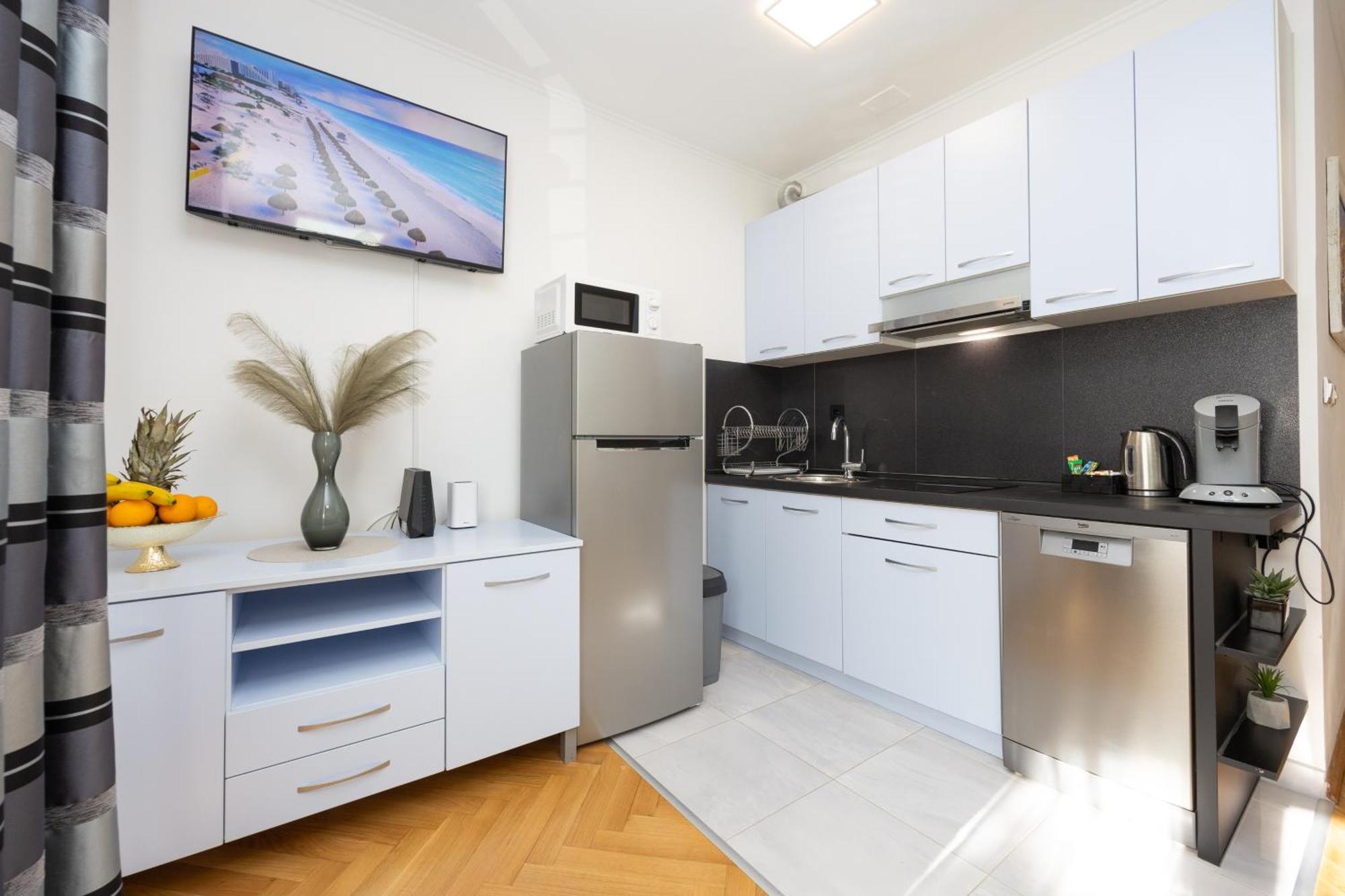Apartment Paolo By The Beach Znjan Сплит Екстериор снимка
